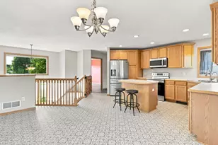 805 Daniel Dr, Belle Plaine, MN 56011 - Photo 5
