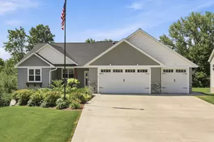 590 Northern Lights Dr, Prescott, WI 54021 - Photo 1