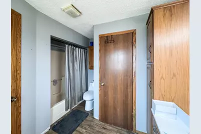 207 E Bishop Street, Luverne, MN 56156 - Photo 7