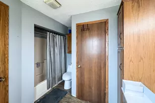 207 E Bishop St, Luverne, MN 56156 - Photo 7