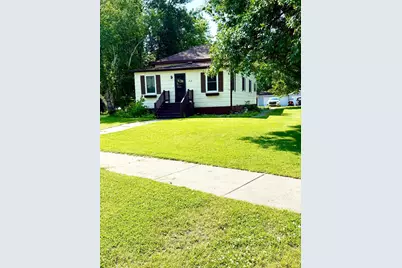 318 2nd Street SE, Hallock, MN 56728 - Photo 1
