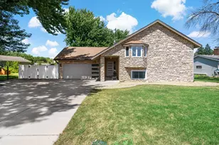 1016 Westview Dr, Farmington, MN 55024 - Photo 3