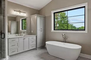 5933 Ashcroft Ave, Edina, MN 55424 - Photo 9