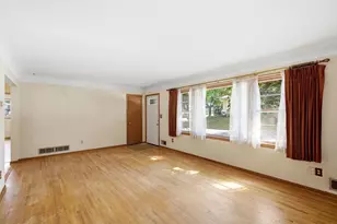 1521 Arkwright St N, Saint Paul, MN 55130 - Photo 5