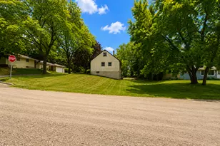 1521 Arkwright St N, Saint Paul, MN 55130 - Photo 43