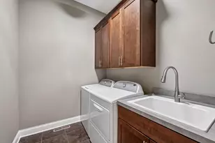 8728 Lake Riley Dr, Chanhassen, MN 55317 - Photo 31