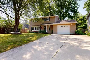 826 Minnie Maddern St, Albert Lea, MN 56007 - Photo 1