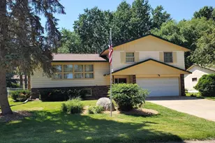 1880 Richal Dr, Woodbury, MN 55125 - Photo 1