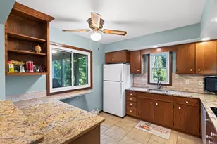 10704 Prescott Ct, Burnsville, MN 55337 - Photo 3
