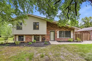 9712 Cimarron Cir, Minnetonka, MN 55305 - Photo 1