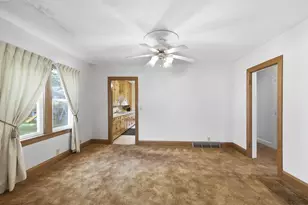 503 N Elm St, Belle Plaine, MN 56011 - Photo 9