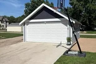 1345 6th Ave N, Windom, MN 56101 - Photo 7