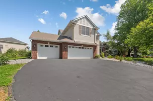 1517 Covington Ln, Eagan, MN 55122 - Photo 3