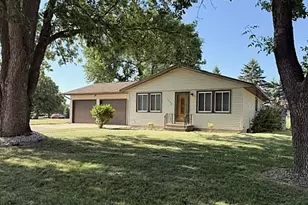 1790 Maple Park Cir, Windom, MN 56101 - Photo 1