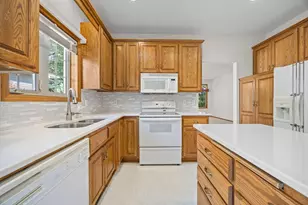 2309 Stephani Ct, Little Canada, MN 55117 - Photo 9