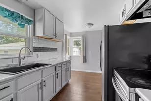2168 Hawthorne Ave E, Saint Paul, MN 55119 - Photo 9