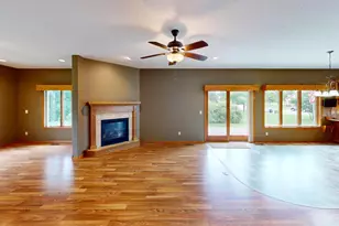 1802 Crystal Dr, Albert Lea, MN 56007 - Photo 3