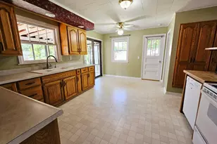 307 S 12th St, Montevideo, MN 56265 - Photo 11