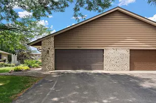 7051 Robinwood Trail, Woodbury, MN 55125 - Photo 37