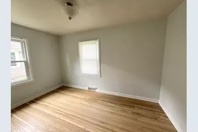 1874 Hawthorne Avenue E, Saint Paul, MN 55119 - Photo 9