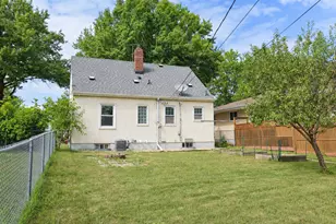1874 Hawthorne Ave E, Saint Paul, MN 55119 - Photo 3