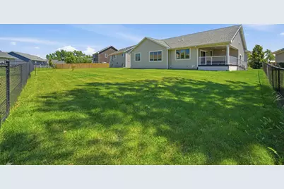 820 Fieldcrest Drive, Mankato, MN 56001 - Photo 3