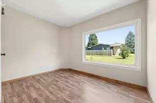210 W 7th St, Starbuck, MN 56381 - Photo 9