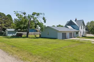 210 W 7th St, Starbuck, MN 56381 - Photo 33