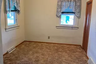 1409 6th Ave NW, Austin, MN 55912 - Photo 5