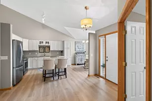 13872 Falcon Ave, Apple Valley, MN 55124 - Photo 9