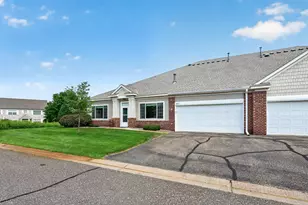 5815 Prairie Ridge Dr, Shoreview, MN 55126 - Photo 3