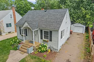1752 Flandrau St, Maplewood, MN 55109 - Photo 5