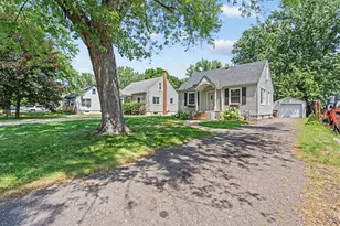 1752 Flandrau St, Maplewood, MN 55109 - Photo 3