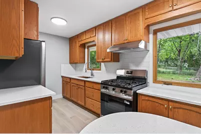 31 Demont Avenue E, Little Canada, MN 55117 - Photo 7