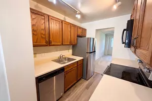 201 Bridlewood Dr, Saint Paul, MN 55119 - Photo 9