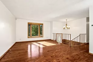 606 Grospoint Ln N, Oakdale, MN 55128 - Photo 3