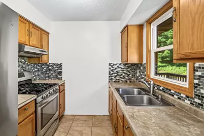 606 Grospoint Lane N, Oakdale, MN 55128 - Photo 9