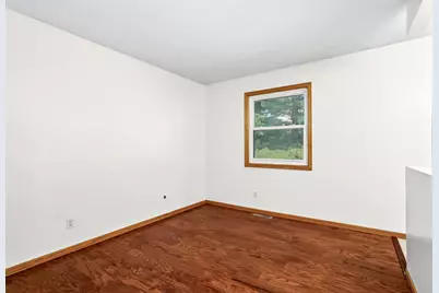 606 Grospoint Lane N, Oakdale, MN 55128 - Photo 11