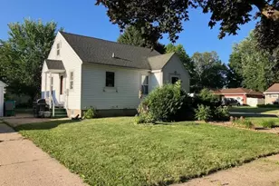 825 9th Ave NE, Waseca, MN 56093 - Photo 1