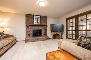 6991 Raven Ct, Eden Prairie, MN 55346 - Photo 9