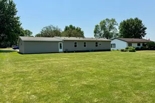 1206 Viking Dr, Olivia, MN 56277 - Photo 3