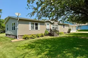 1206 Viking Dr, Olivia, MN 56277 - Photo 1
