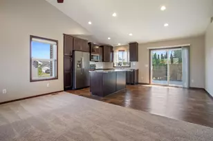 22424 Canova Ct, Farmington, MN 55024 - Photo 5
