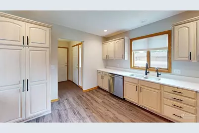 2608 10th Street SW, Willmar, MN 56201 - Photo 7