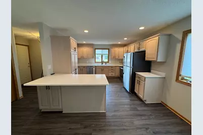 2608 10th Street SW, Willmar, MN 56201 - Photo 5