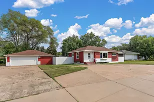 2132 Atlantic St, Maplewood, MN 55109 - Photo 1