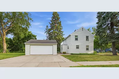 1002 10th Street S, Moorhead, MN 56560 - Photo 3