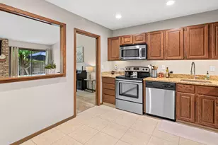 13401 Pepperwood Cir, Minnetonka, MN 55305 - Photo 11