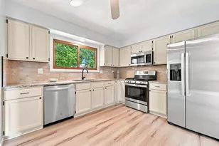 10924 Hyland Terrace, Eden Prairie, MN 55344 - Photo 5