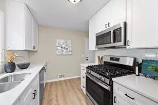 1194 Ruggles St, Roseville, MN 55113 - Photo 9